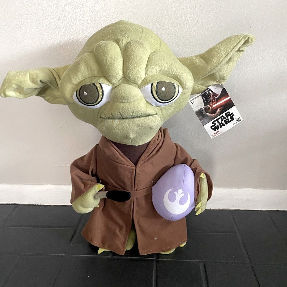 Star Wars Yoda Easter Greeter Painting Egg. NWT